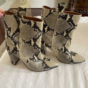 PARIS TEXAS WHITE SNAKE EFFECT BOOTS! SIZE 39!